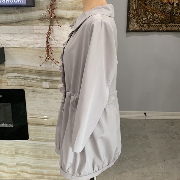 Gallery Ruffle Over Coat.Size L - Picture 4 of 12